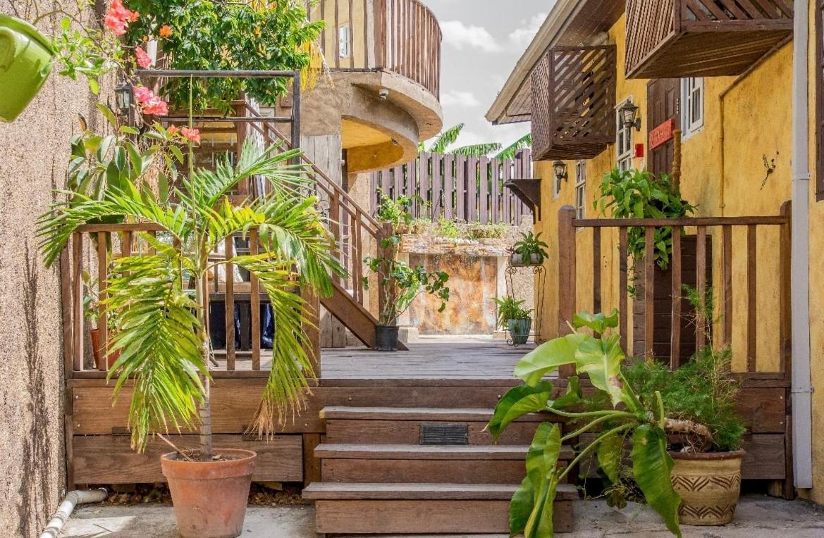 One32 Guest House Кингстон Экстерьер фото