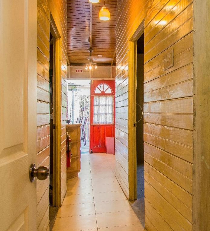 One32 Guest House Кингстон Экстерьер фото