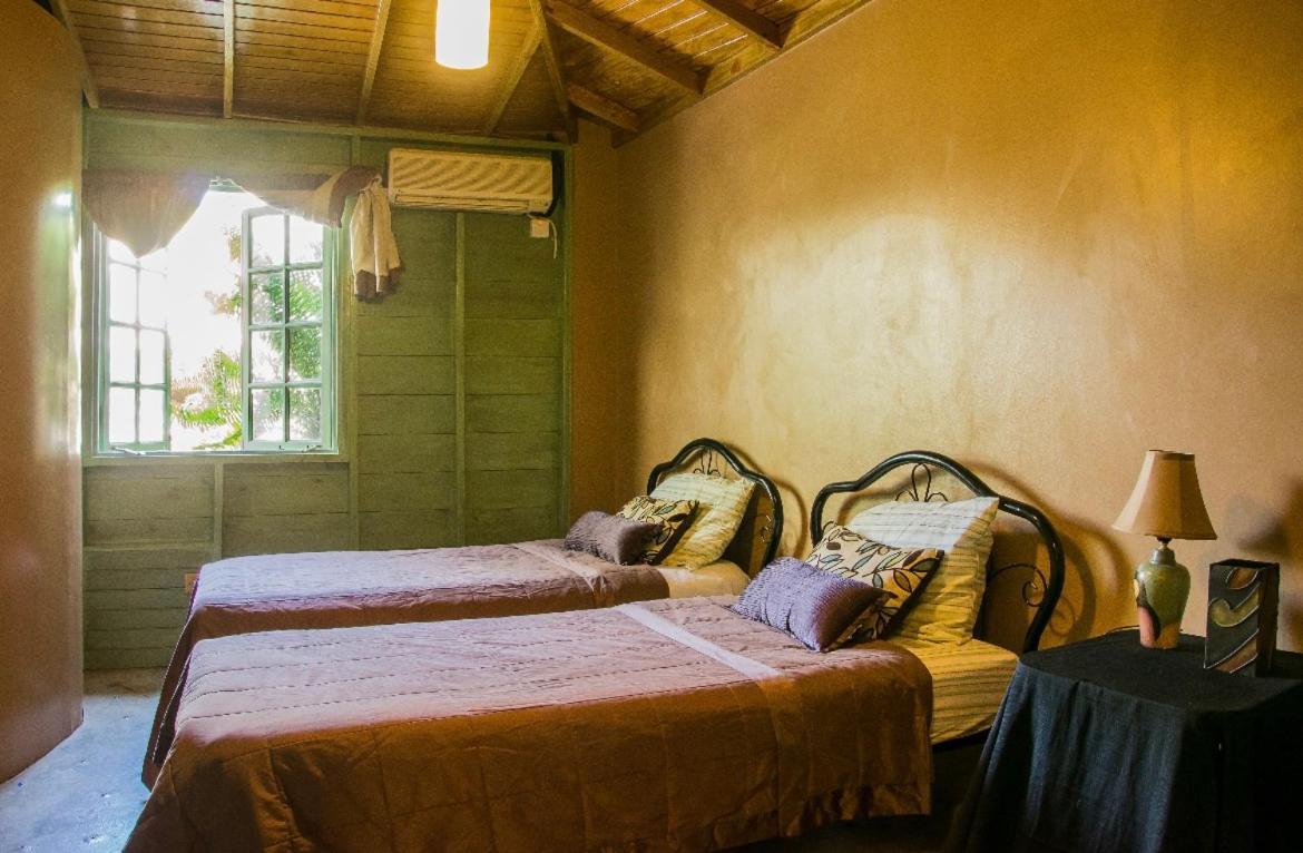 One32 Guest House Кингстон Экстерьер фото